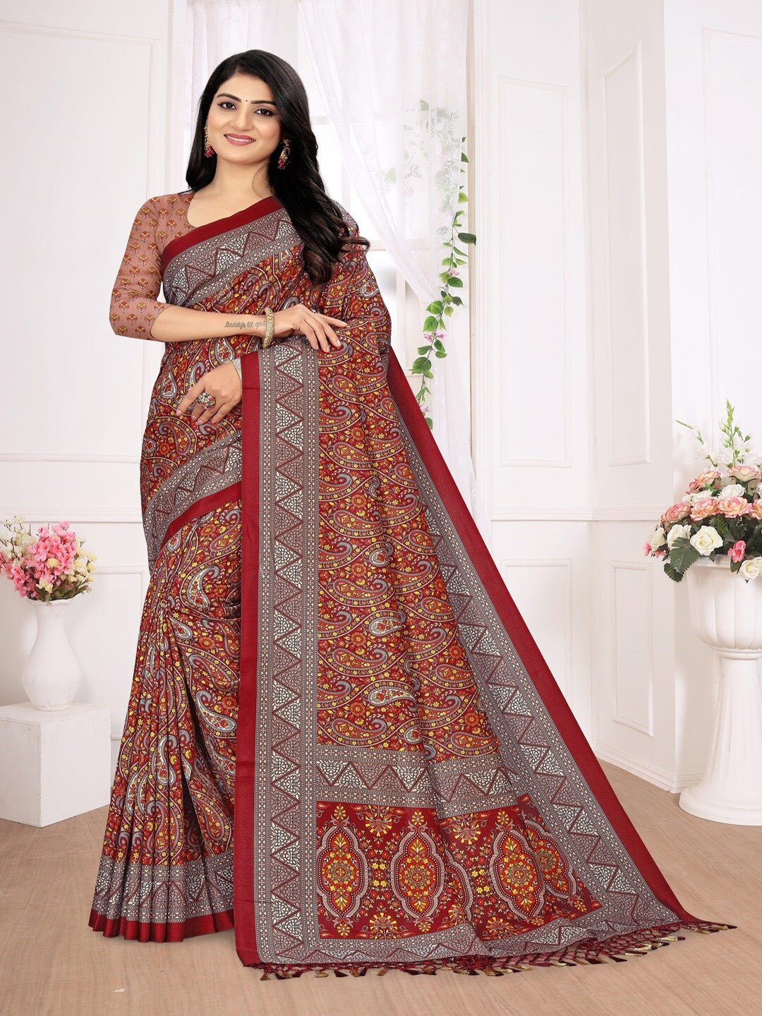 

ARYZE Ethnic Motifs Art Silk Saree, Maroon