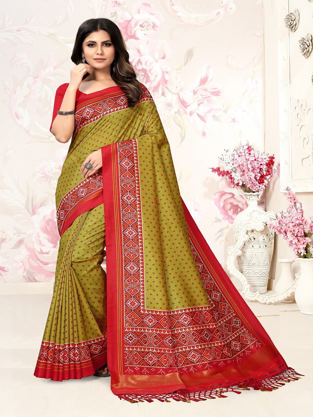 

ARYZE Ethnic Motifs Zari Silk Blend Saree, Olive