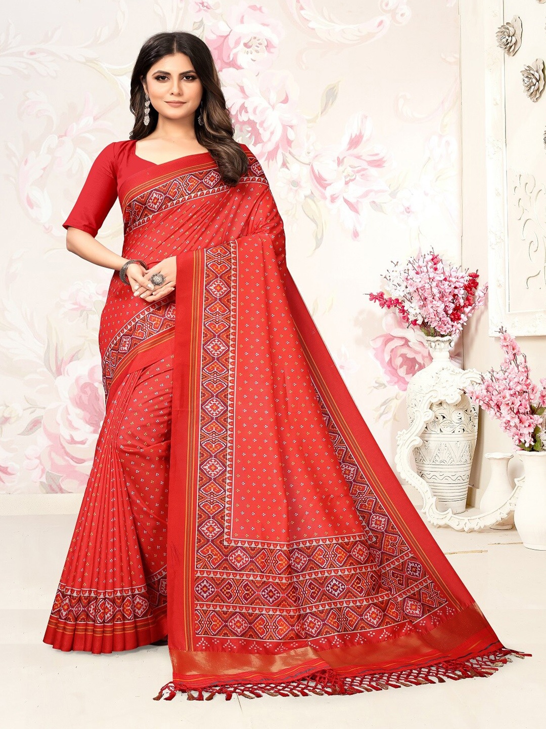 

ARYZE Ethnic Motifs Silk Blend Saree, Red