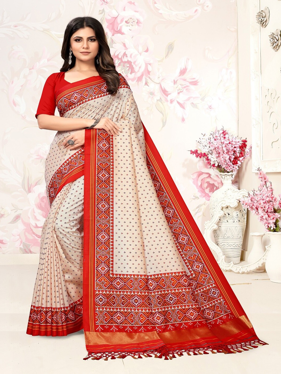

ARYZE Ethnic Motifs Silk Blend Saree, Cream