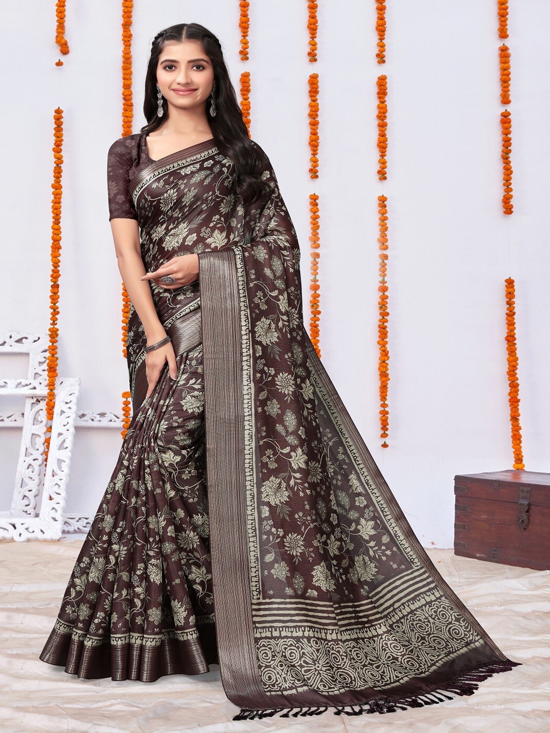

ARYZE Floral Silk Blend Saree, Purple