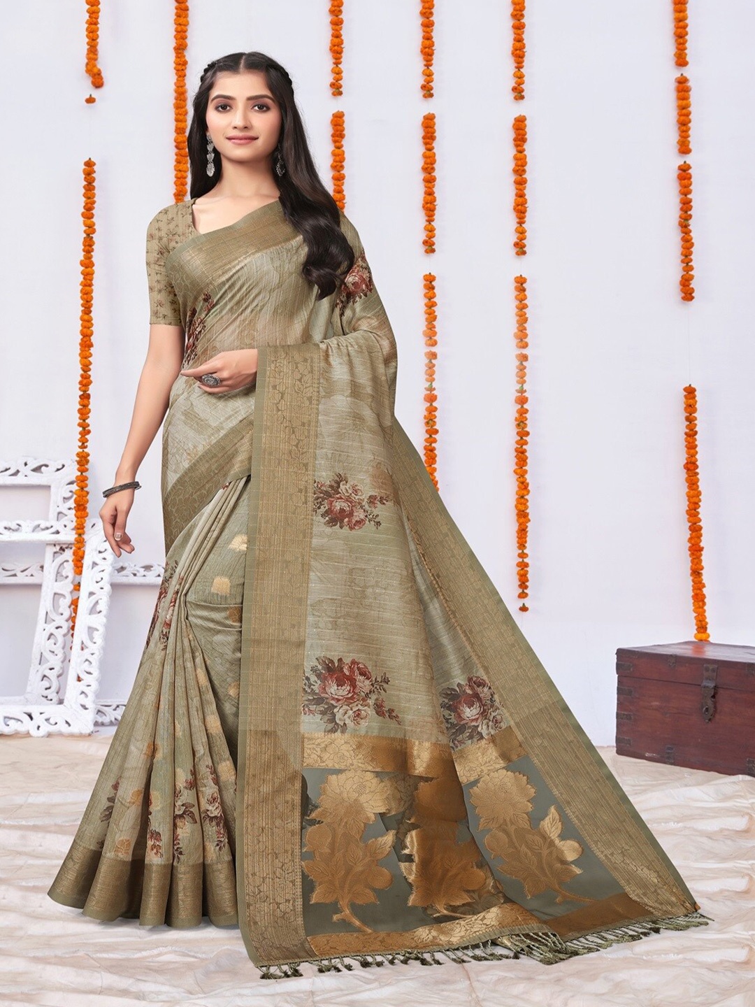 

ARYZE Floral Zari Silk Blend Saree, Beige
