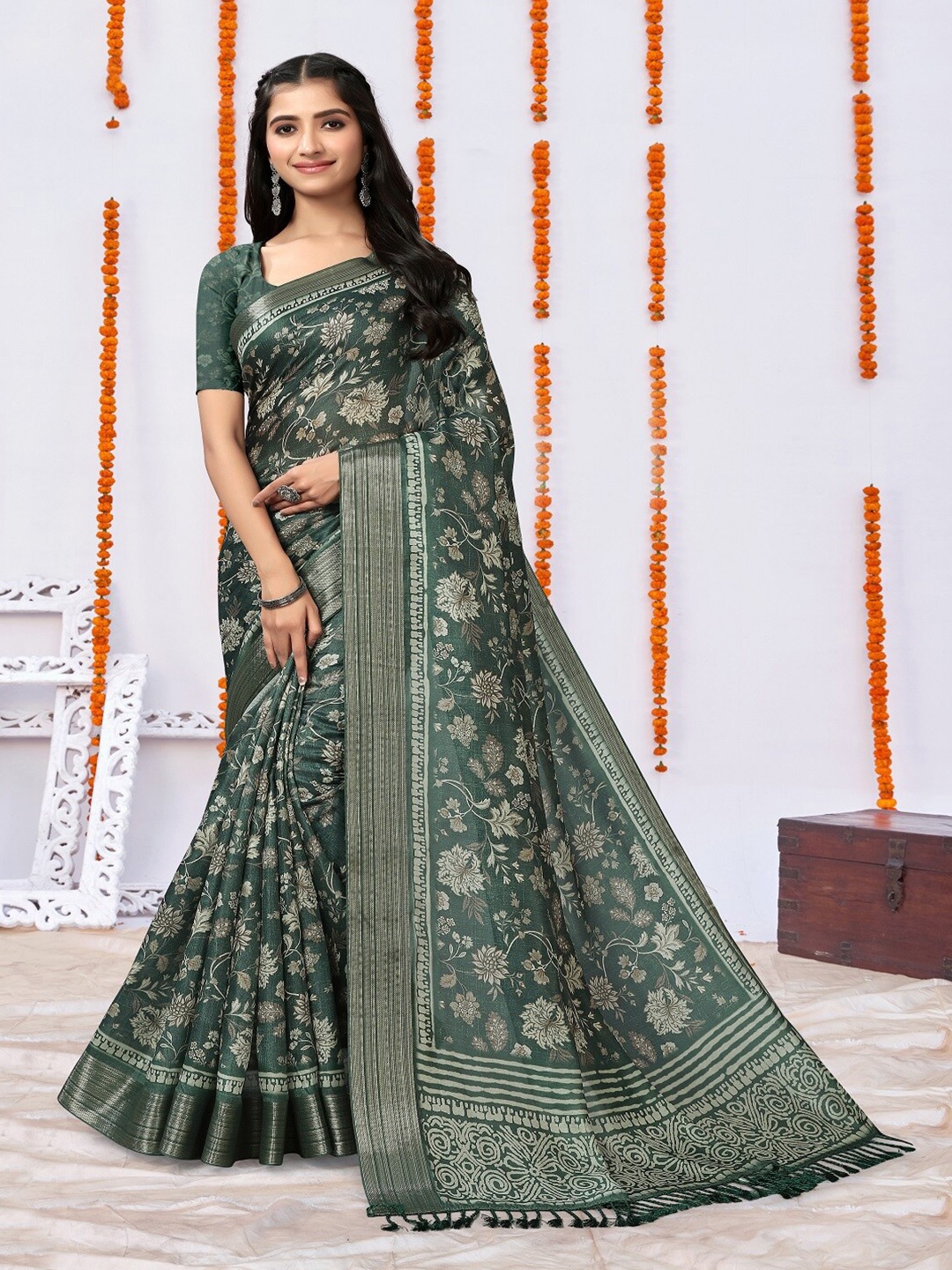 

ARYZE Floral Zari Silk Blend Saree, Green