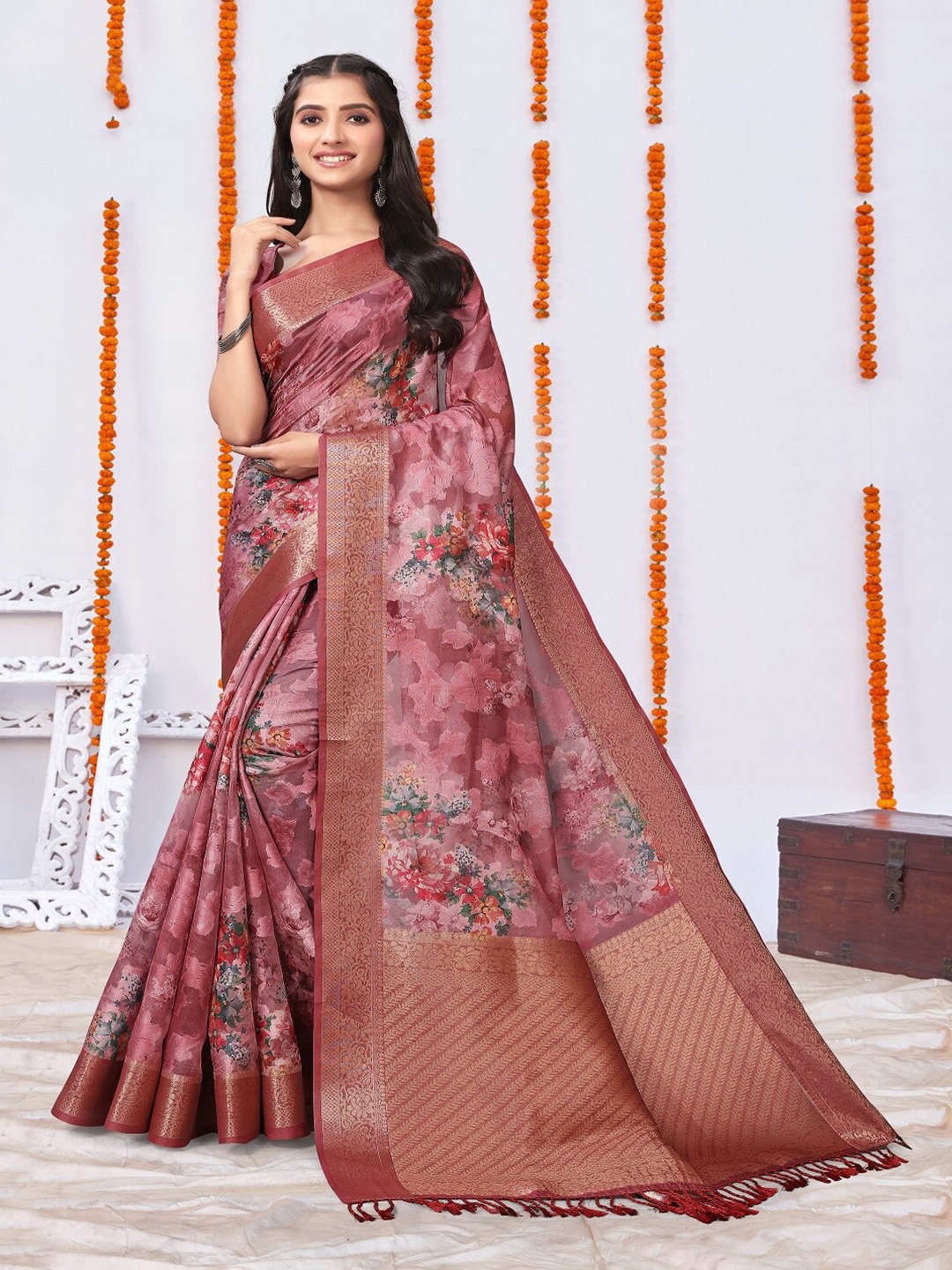 

ARYZE Floral Zari Silk Blend Saree, Pink