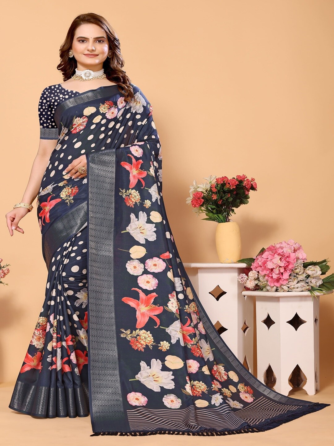 

ARYZE Floral Zari Silk Blend Saree, Blue