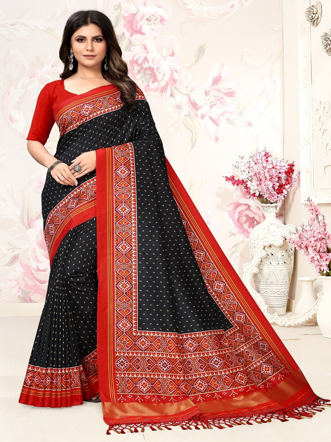 

ARYZE Ethnic Motifs Silk Blend Saree, Black