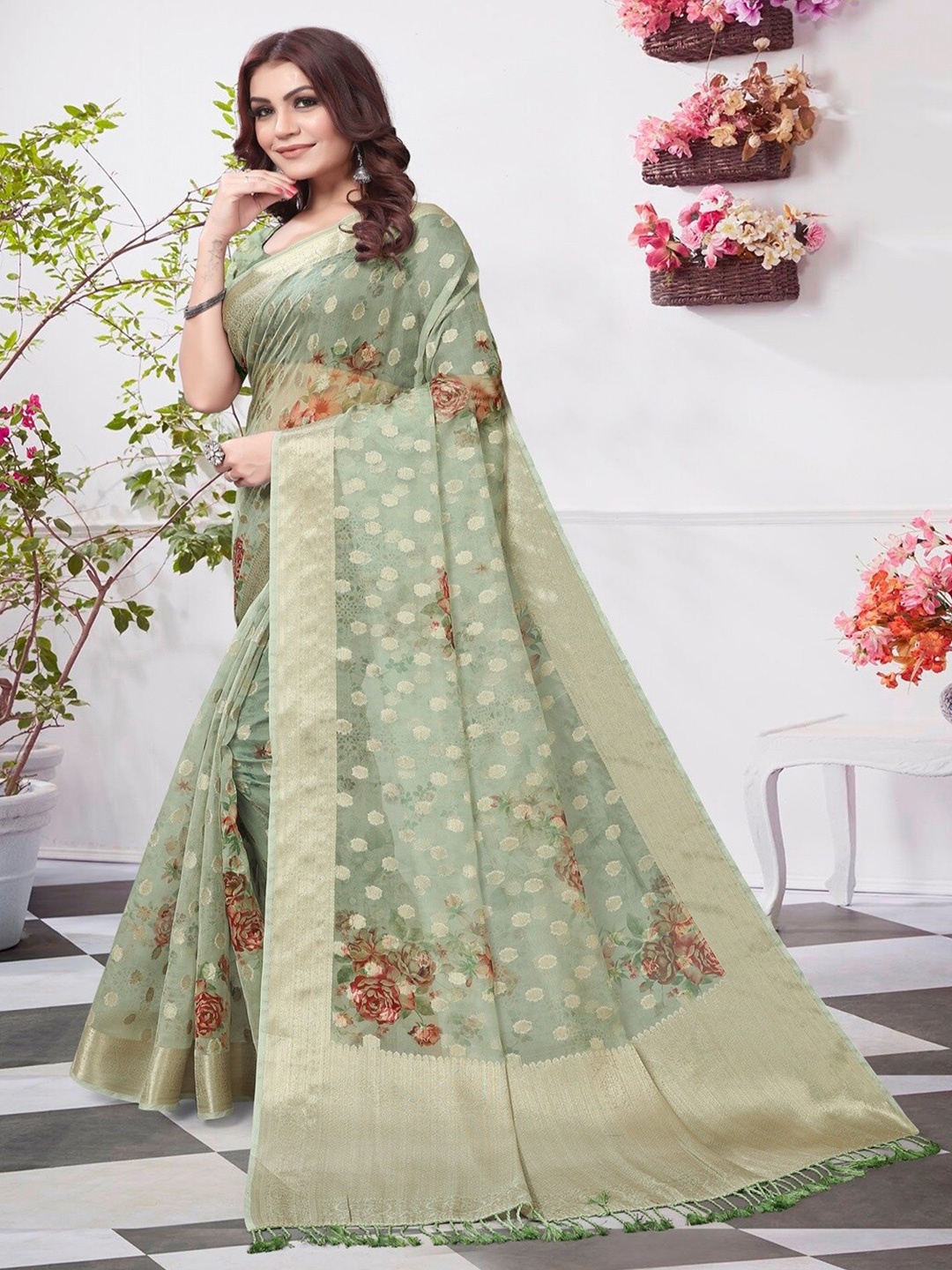 

ARYZE Woven Design Zari Silk Blend Saree, Green