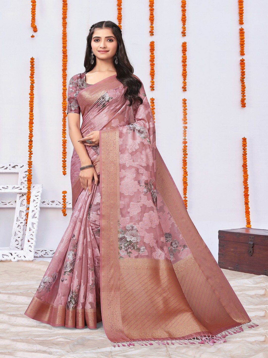 

ARYZE Floral Zari Silk Blend Saree, Pink