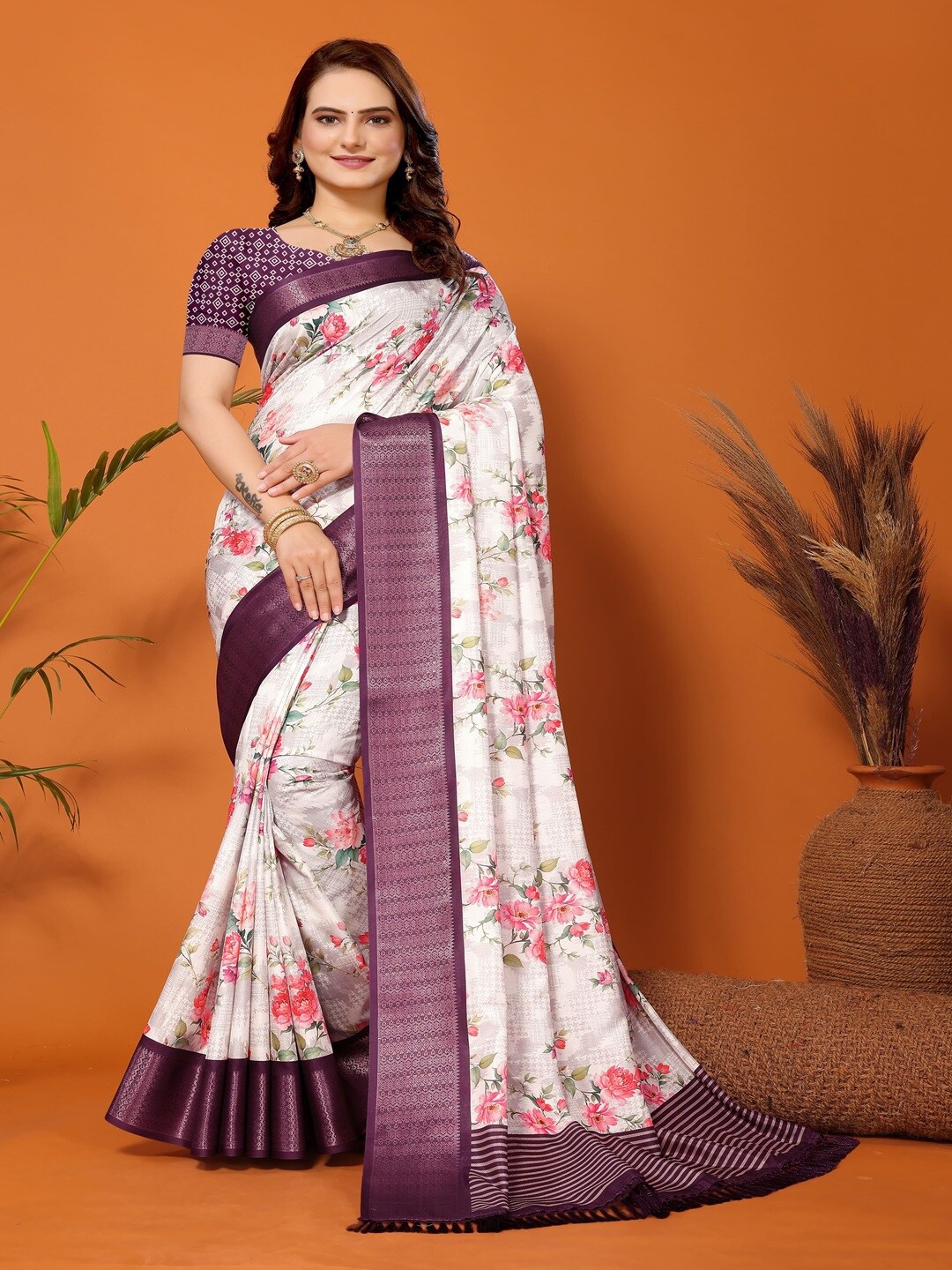 

ARYZE Floral Zari Silk Blend Saree, Magenta