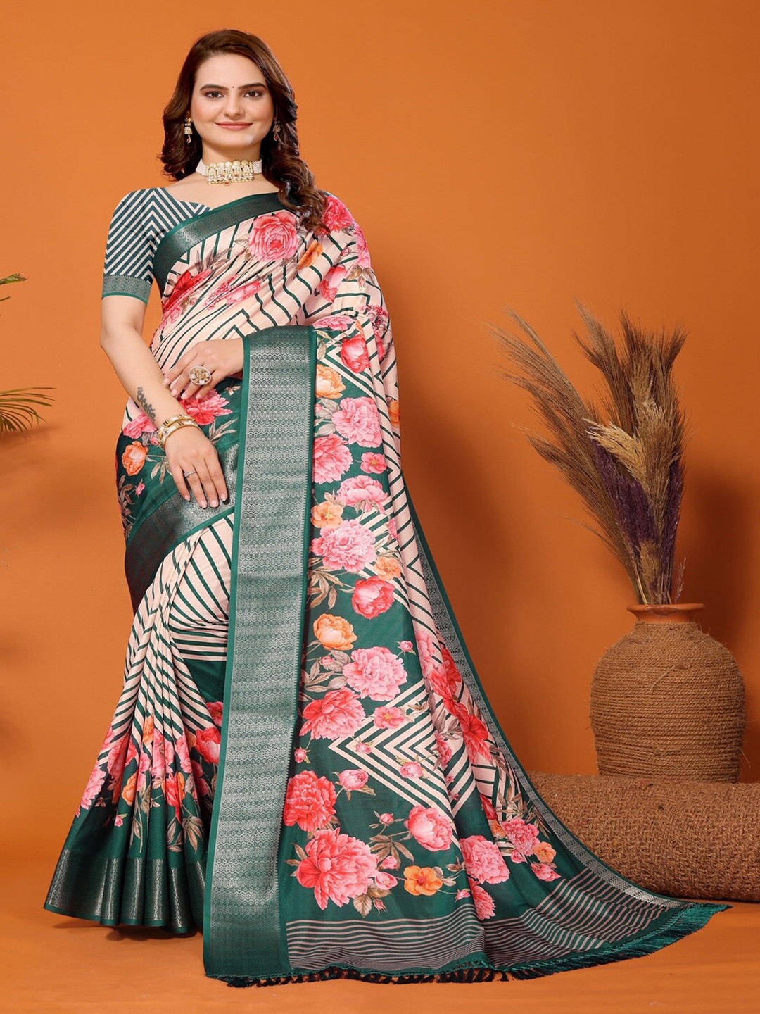 

ARYZE Floral Zari Silk Blend Saree, Green