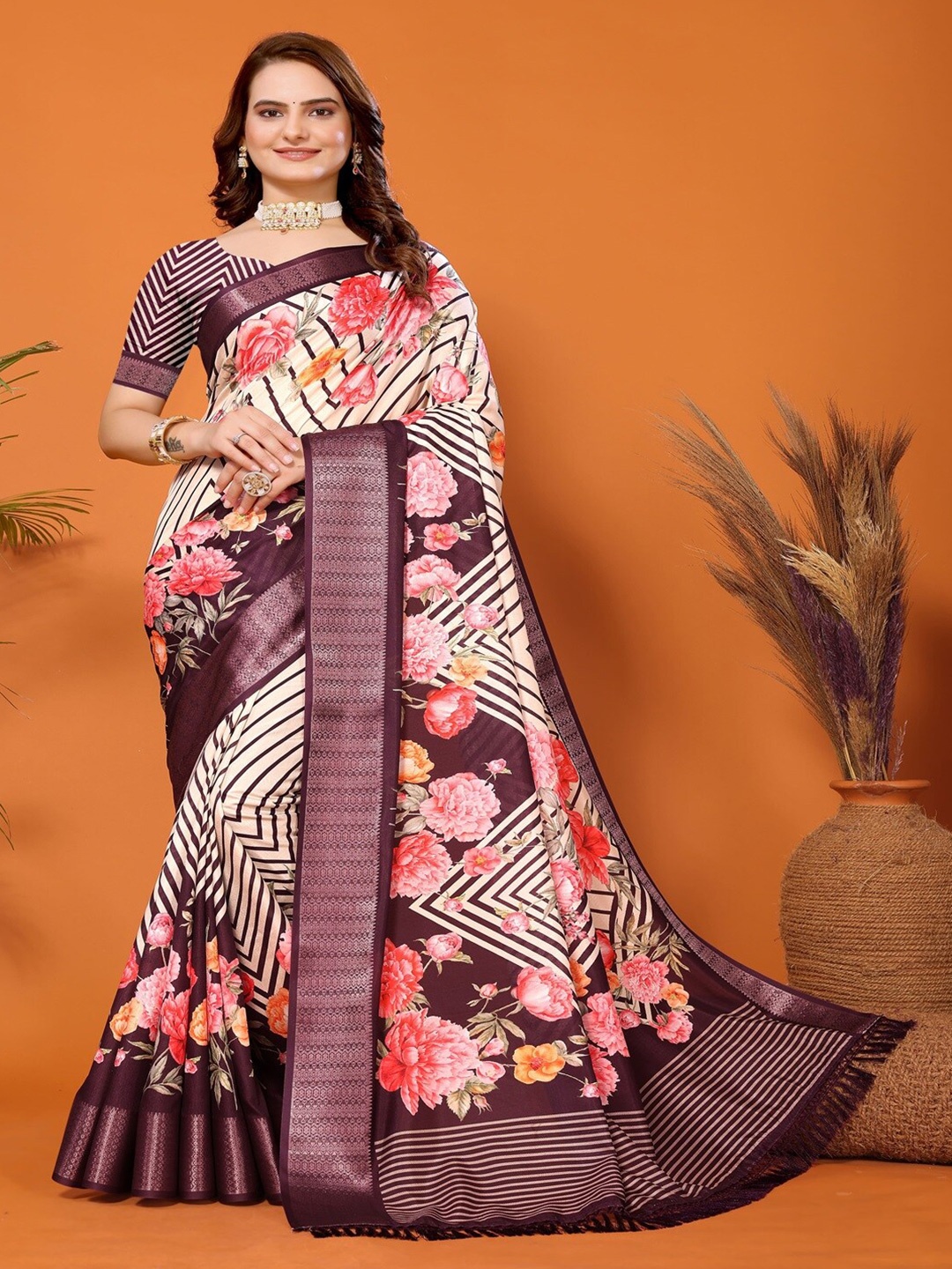 

ARYZE Floral Zari Silk Blend Saree, Burgundy