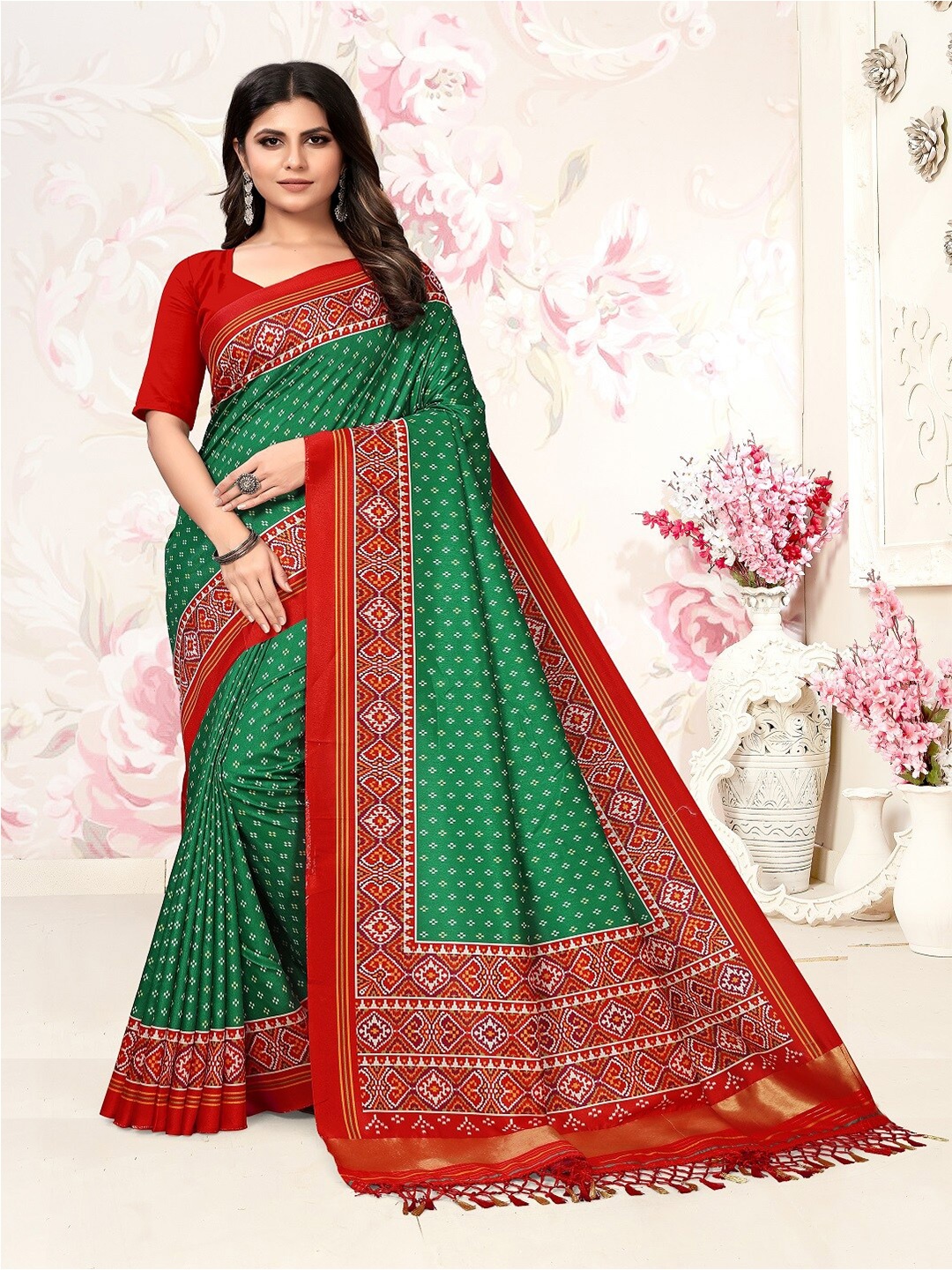 

ARYZE Ethnic Motifs Zari Silk Blend Saree, Green