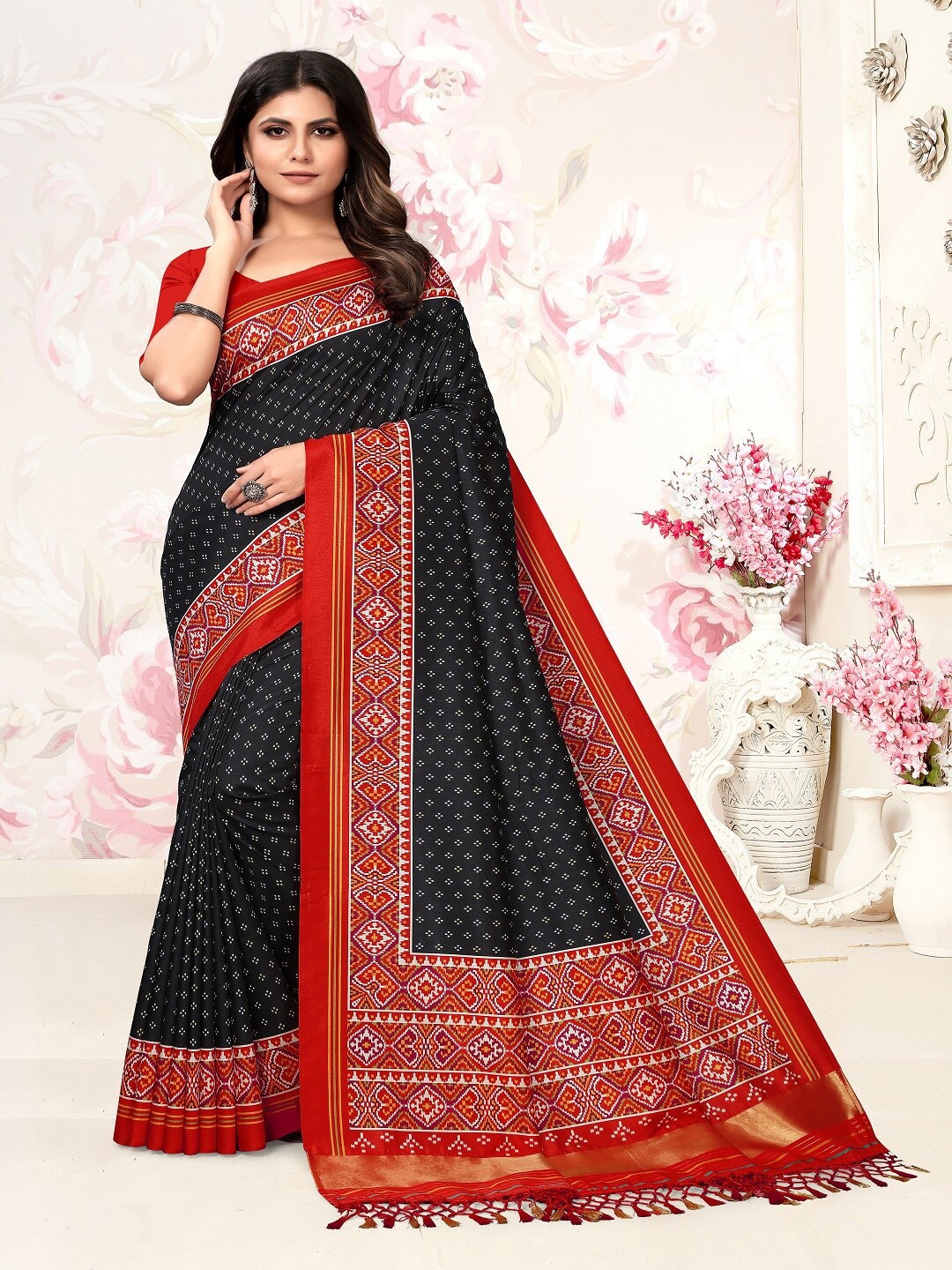 

ARYZE Ethnic Motifs Zari Silk Blend Saree, Black