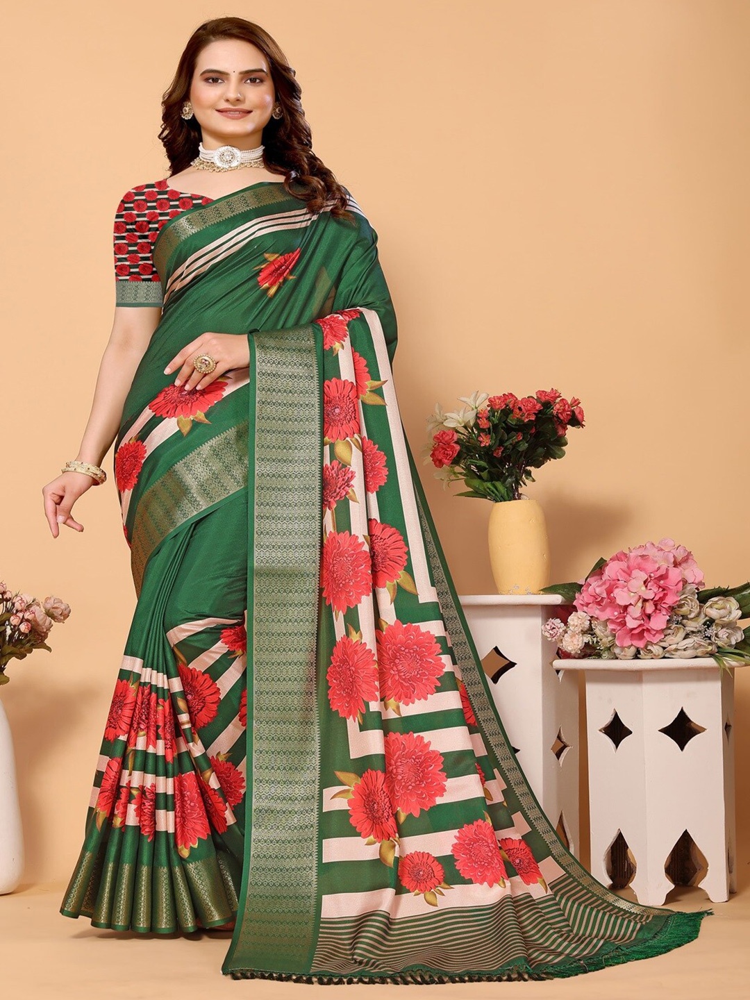 

ARYZE Floral Zari Silk Blend Saree, Green