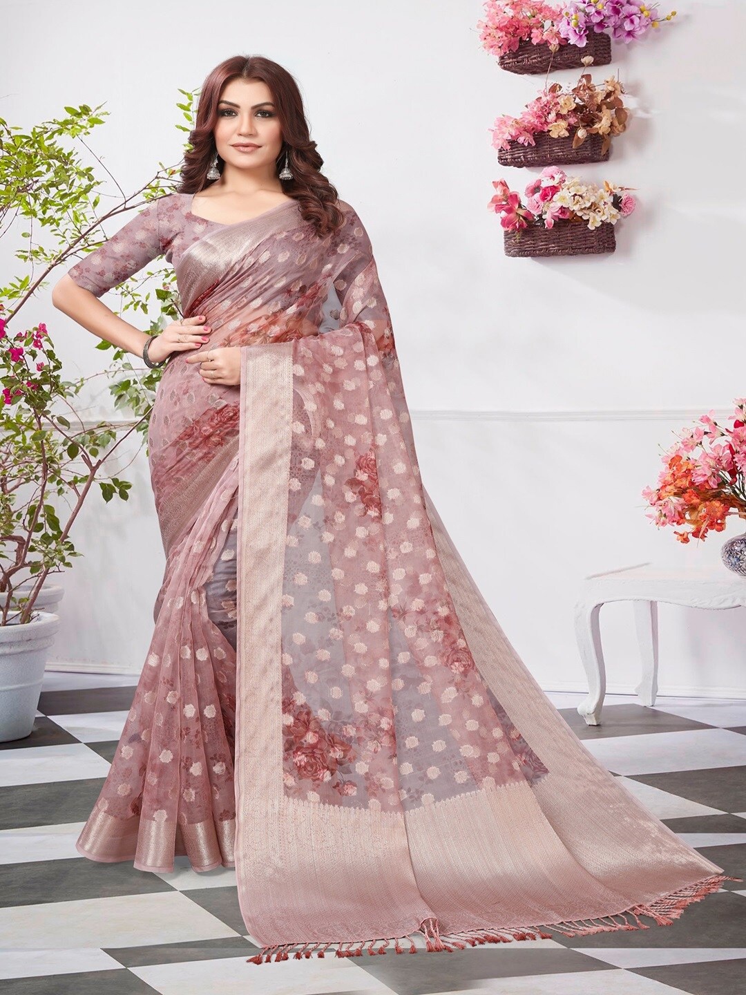 

ARYZE Floral Zari Silk Blend Saree, Pink