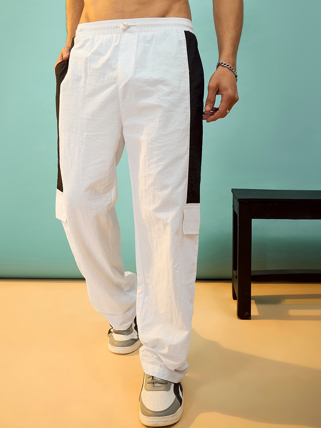 

MASCLN SASSAFRAS Men White Loose Fit Mid-Rise Colourblocked Trouser