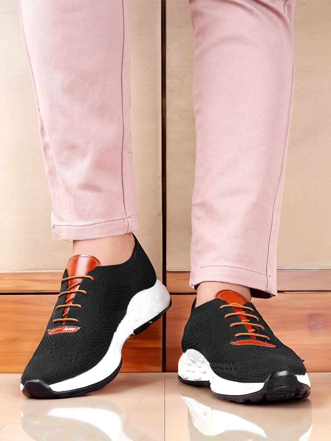 

HERE&NOW Men Mesh Running Non-Marking Shoes, Black