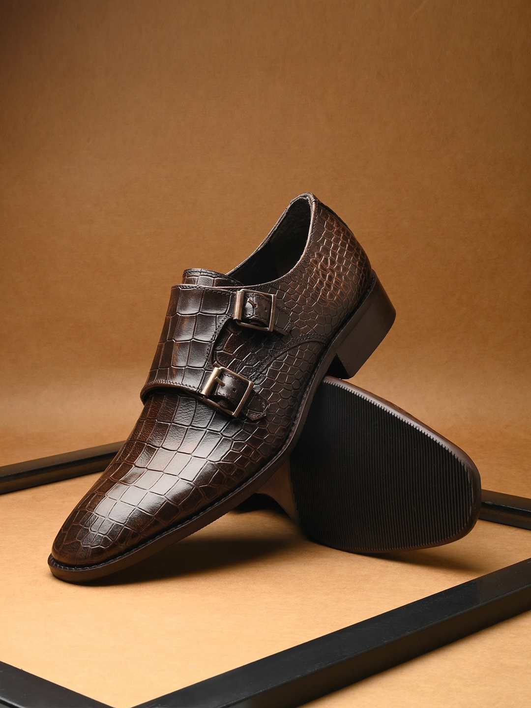 

CARLO ROMANO Men Textured Leather Formal Slip-Ons, Brown