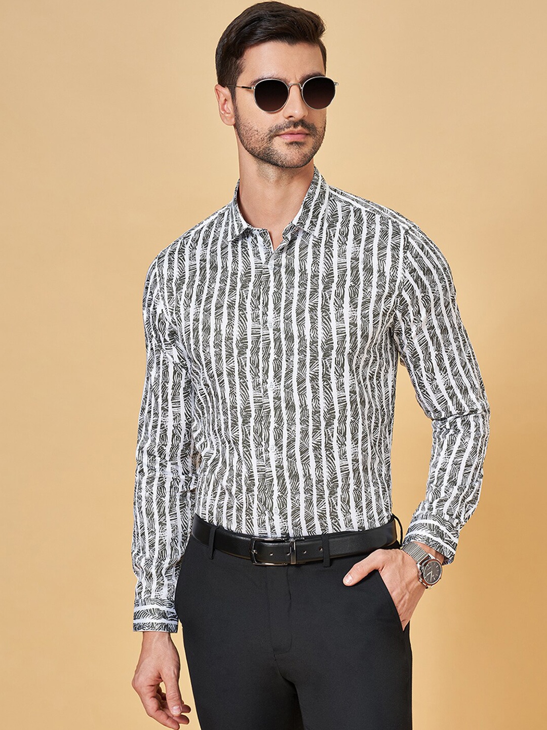 

BYFORD by Pantaloons Slim Fit Printed Opaque Shirt, Olive