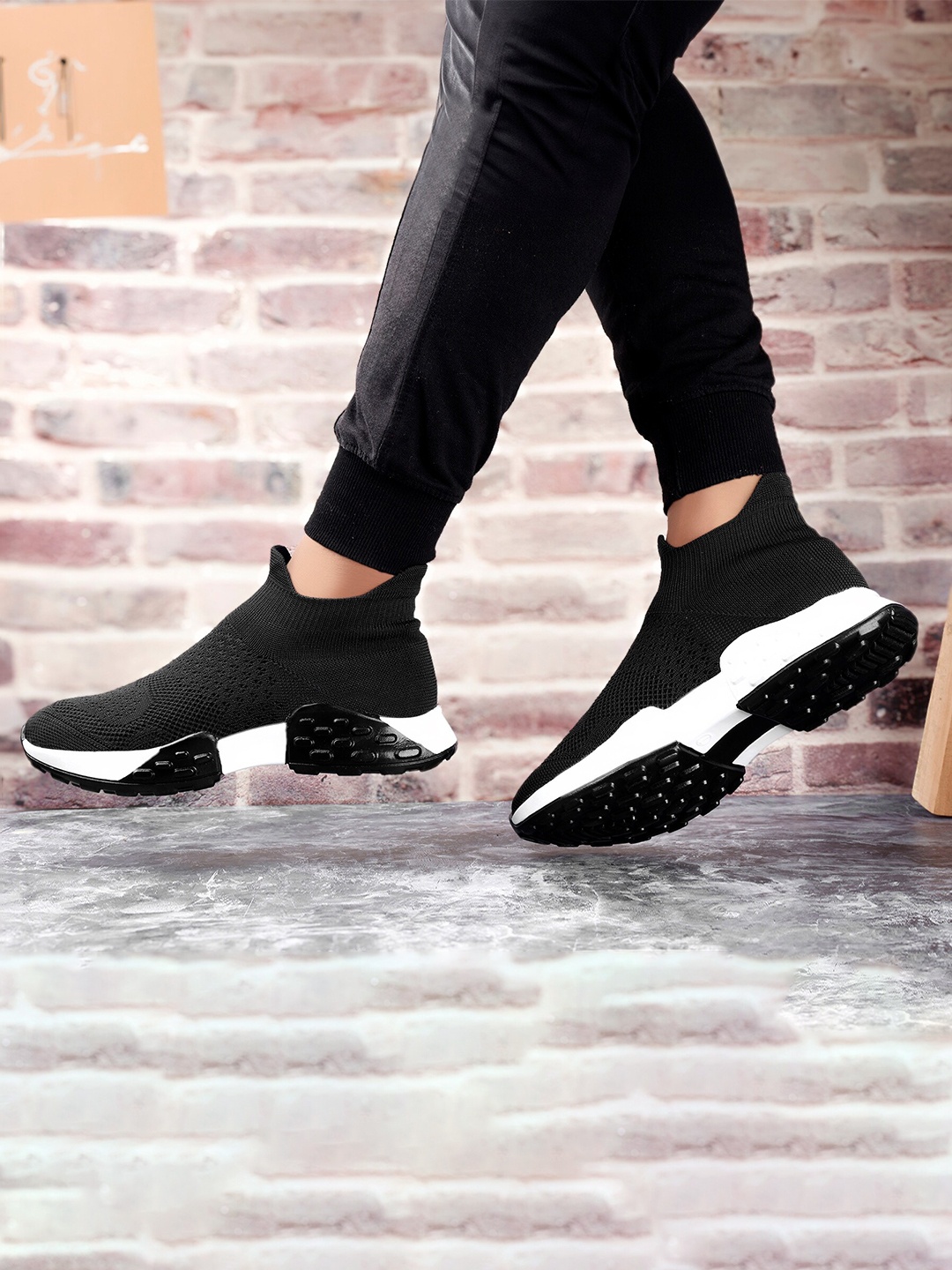 

HERE&NOW Men Mesh Running Non-Marking Shoes, Black