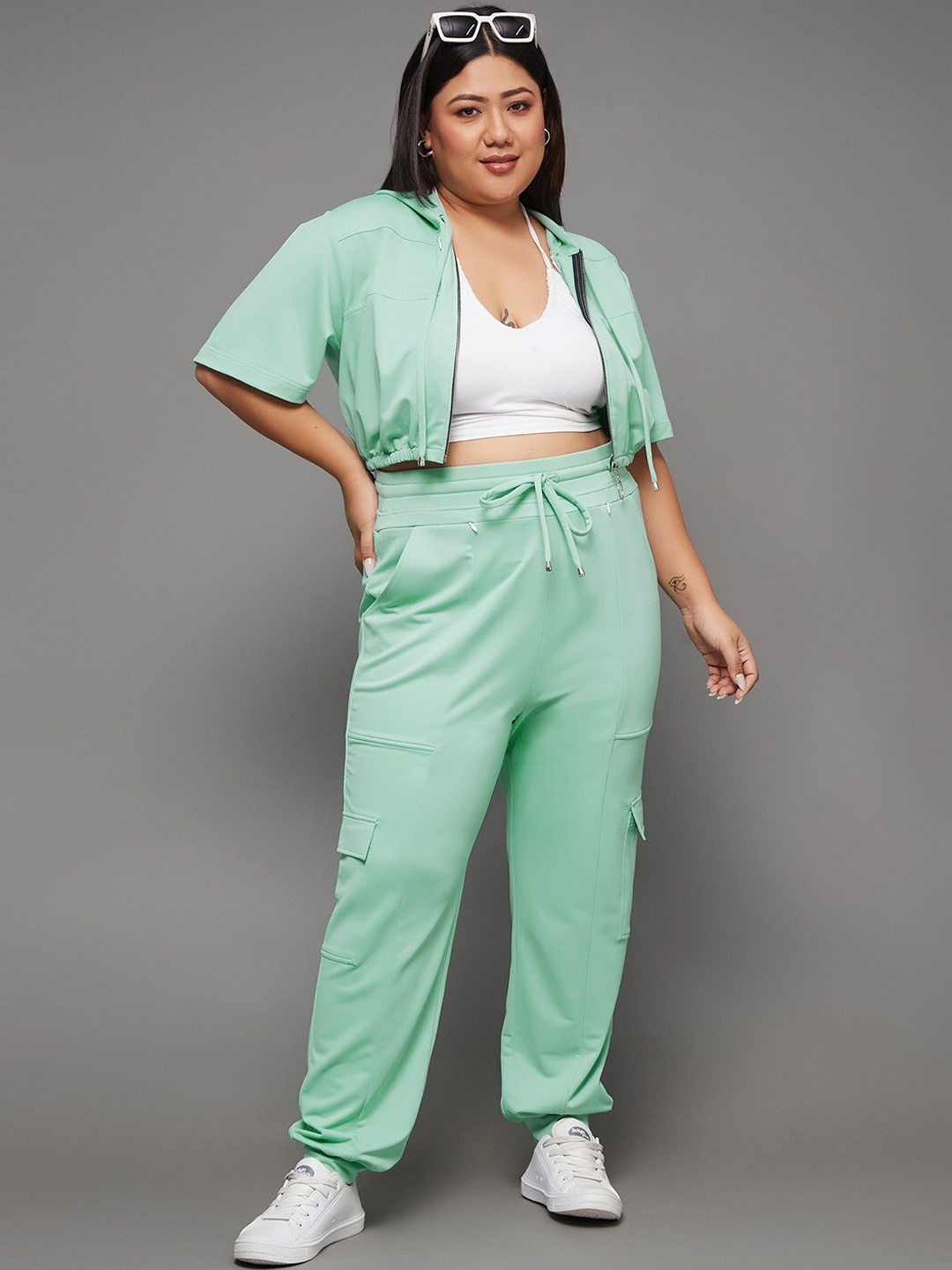 

Miss Chase A+ Women Plus Size Round Short Solid Crop Regular Co-ord Set, Green