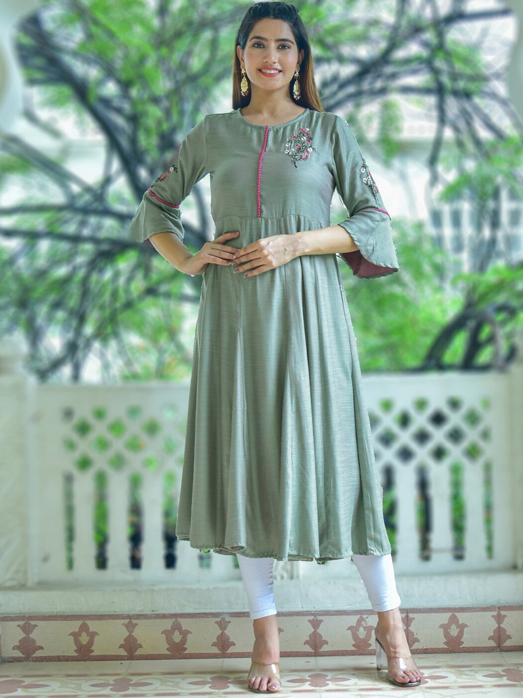 

KALINI Geometric Embroidered Anarkali Kurta, Green