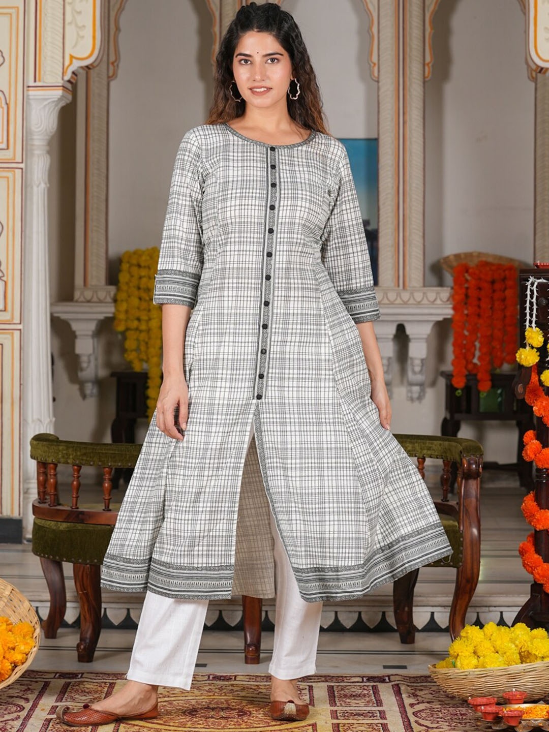 

KALINI Geometric Printed Anarkali Kurta, Off white