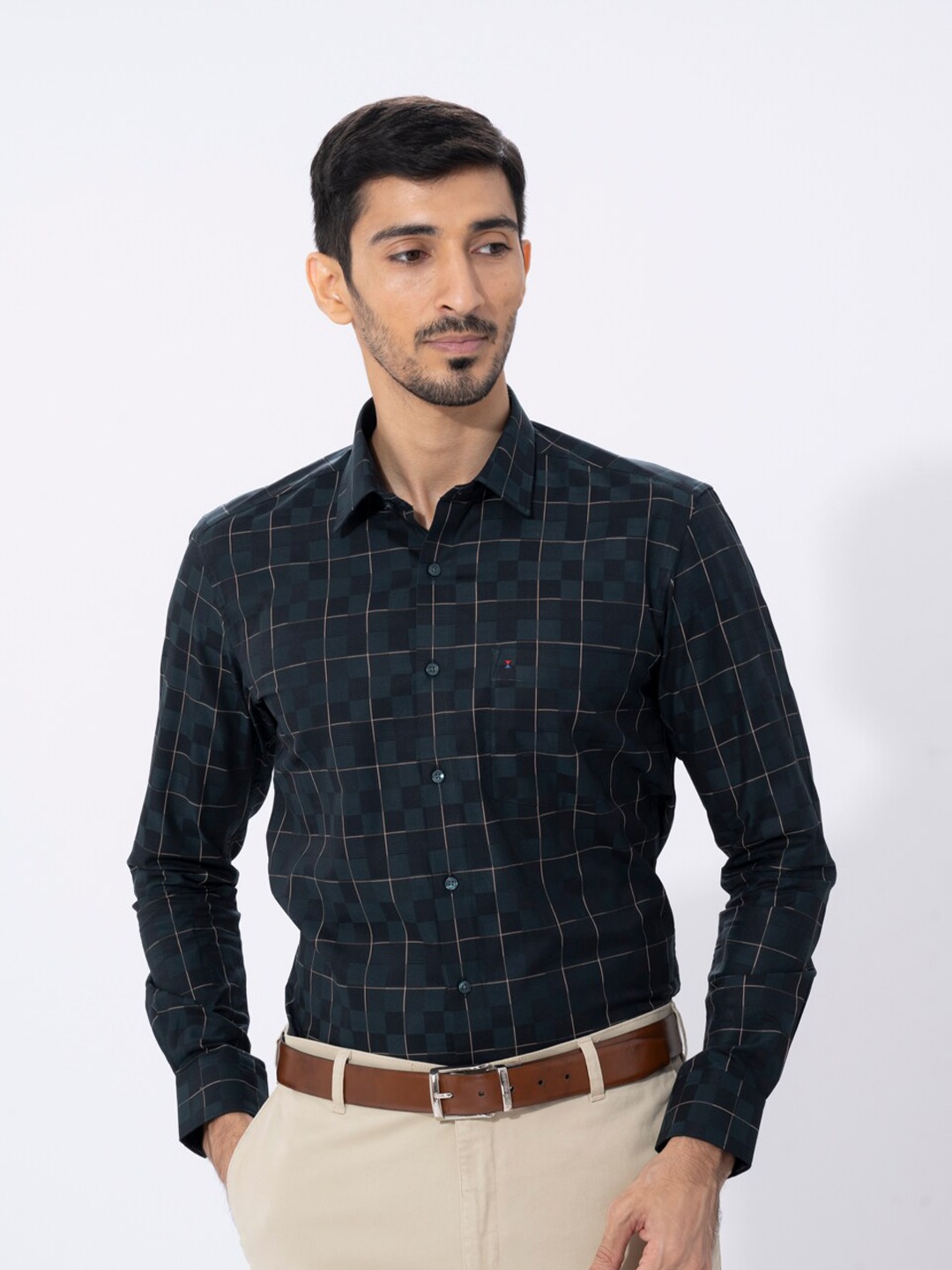 

Sero Spread Collar Long Sleeves Smart Tailored Fit Checked Cotton Formal Shirt, Green