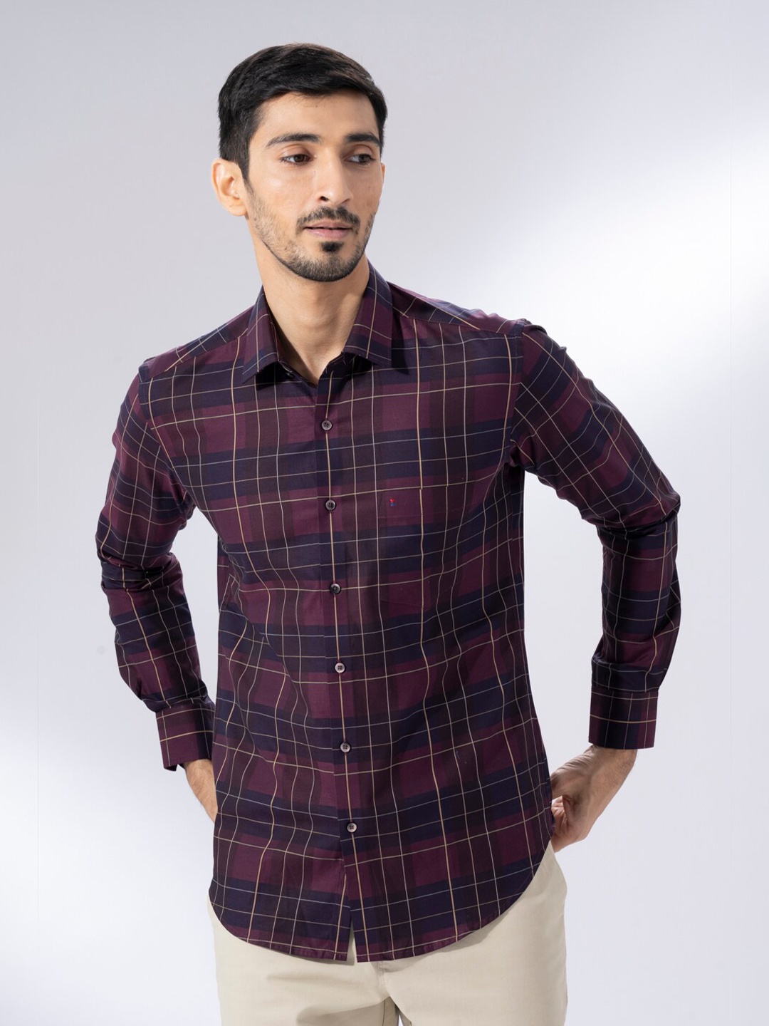

Sero Spread Collar Long Sleeves Smart Tailored Fit Checked Cotton Formal Shirt, Maroon