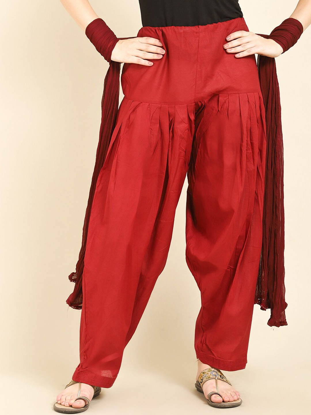 

Miaz Lifestyle Loose-Fit Cotton Salwar and Dupatta, Red