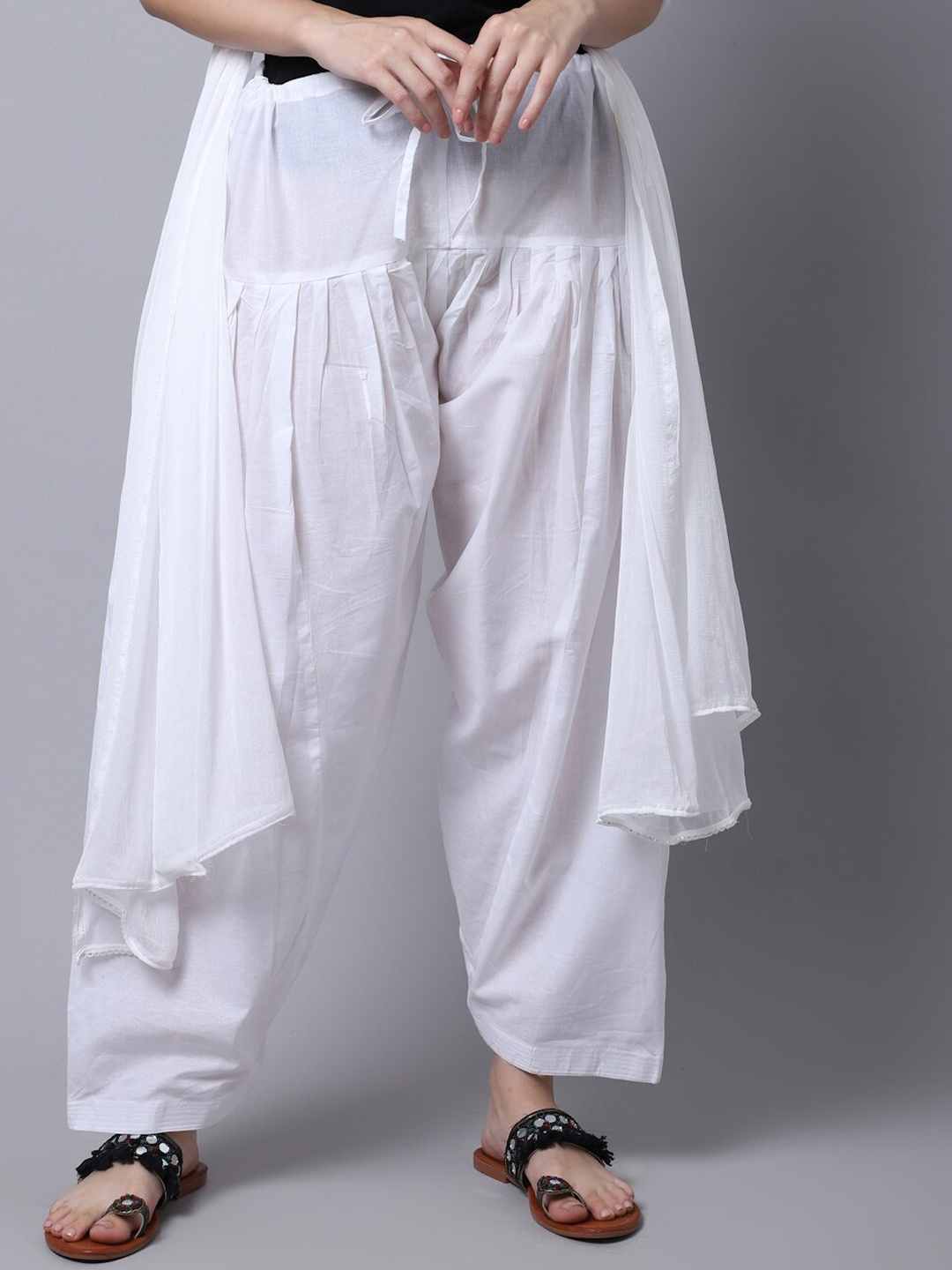 

Miaz Lifestyle Loose-Fit Cotton Salwar and Dupatta, White