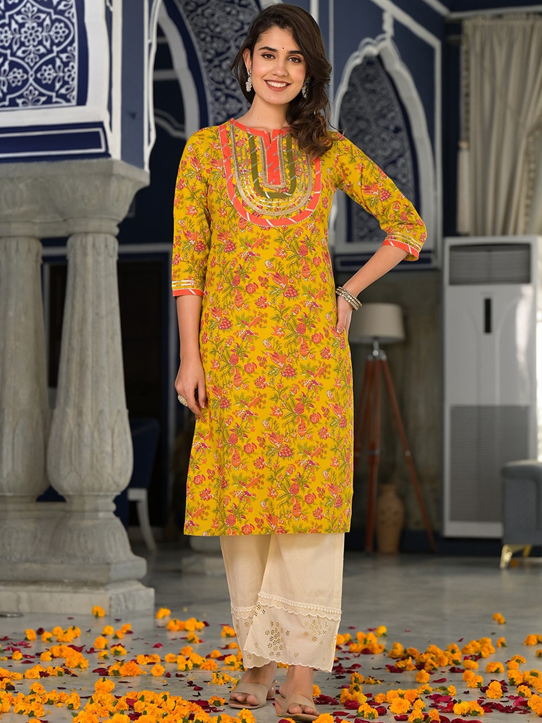 

Varanga Floral Printed Three-Quarter Sleeves Kurta, Yellow