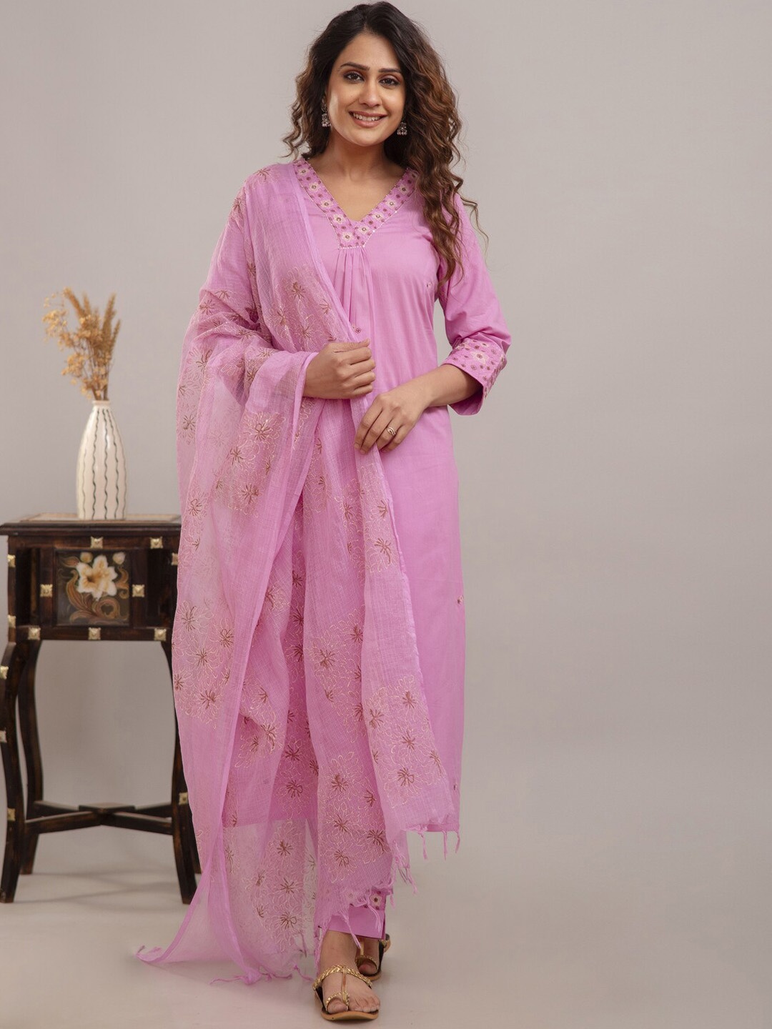 

Readiprint Fashions Women Floral Embroidered Regular Thread Work Pure Cotton Kurta with Trousers, Pink