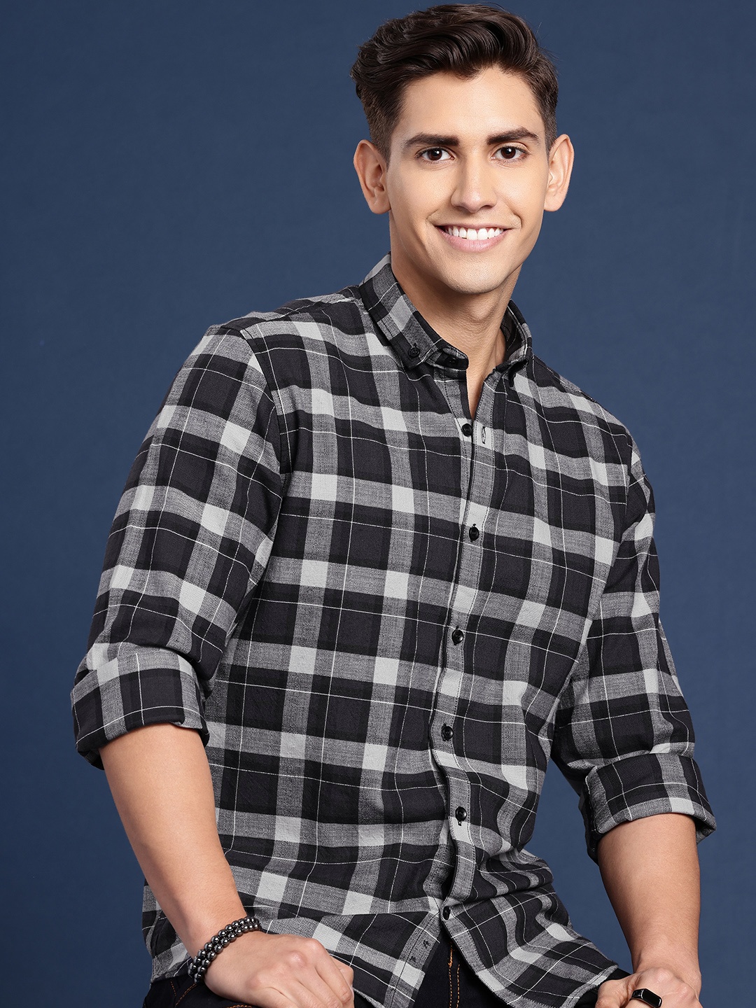 

Mast & Harbour Men Standard Checked Casual Shirt, Black
