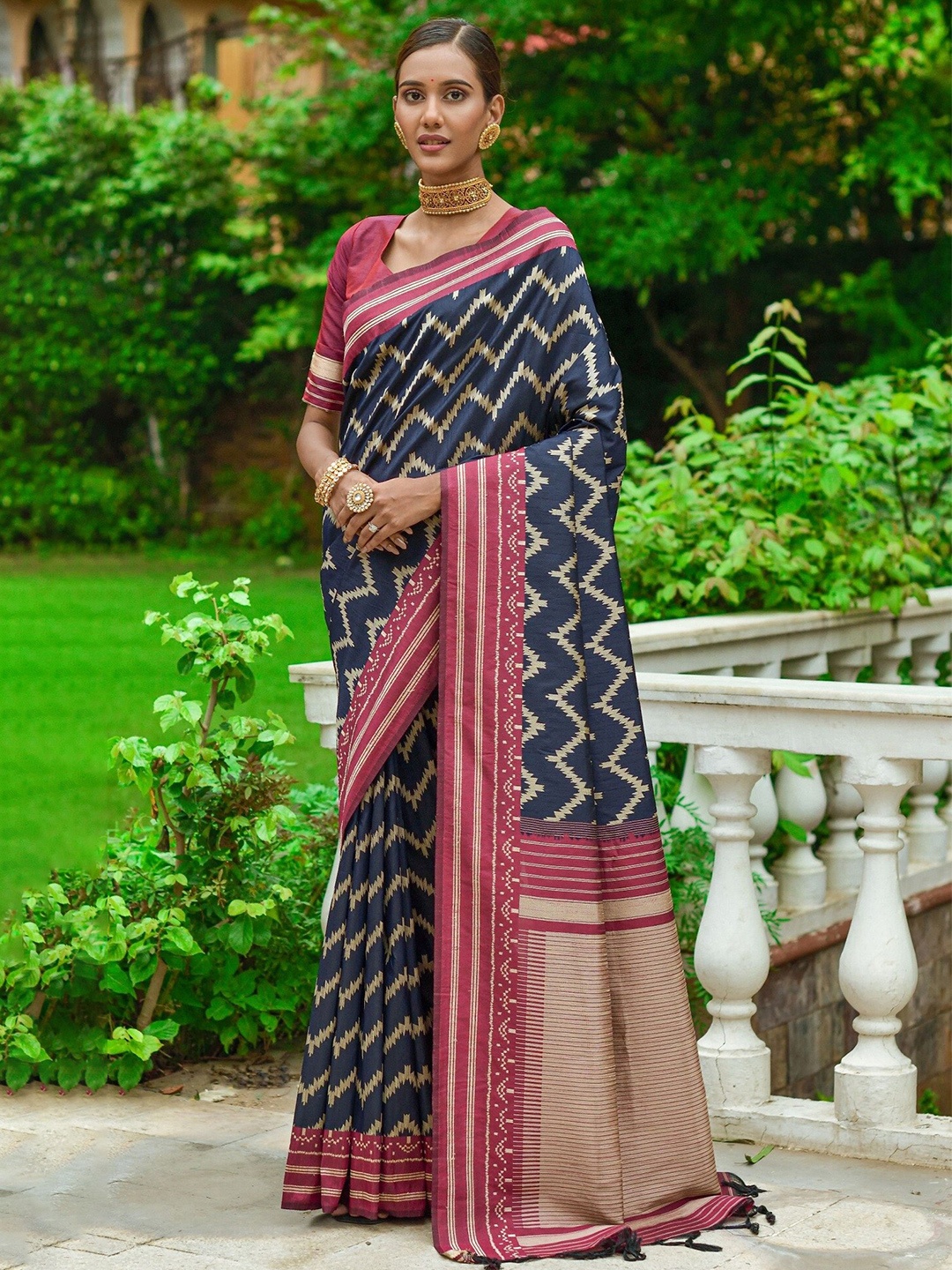 

Mitera Silk Blend Saree, Navy blue