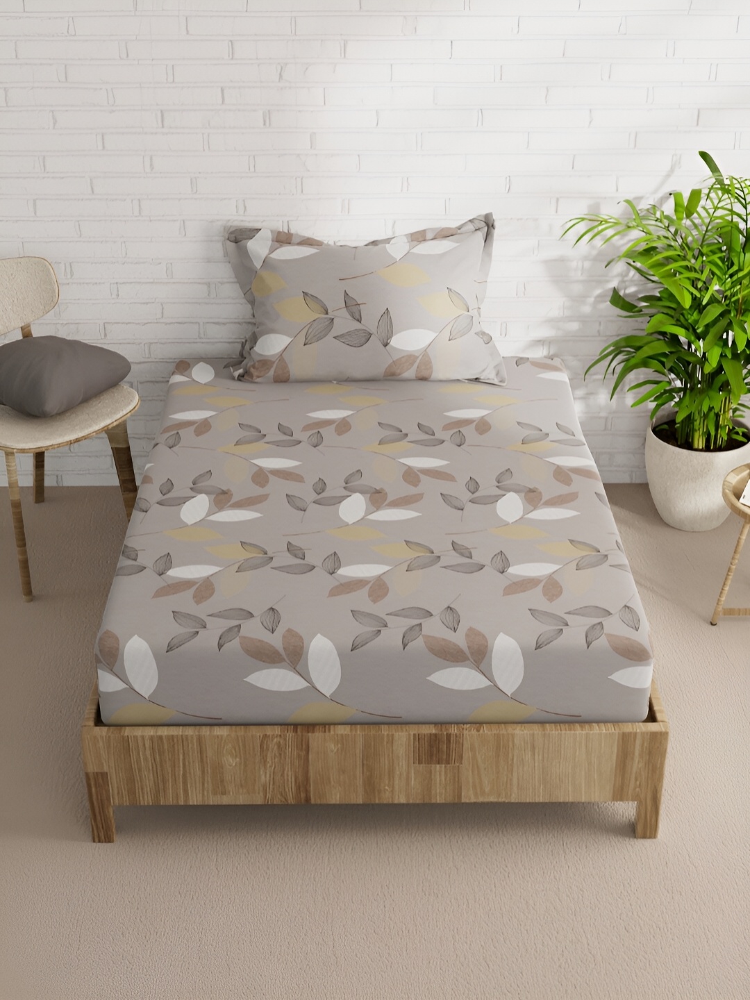 

BIANCA Grey & White Floral 152 TC Single Bedsheet with 1 Pillow Covers
