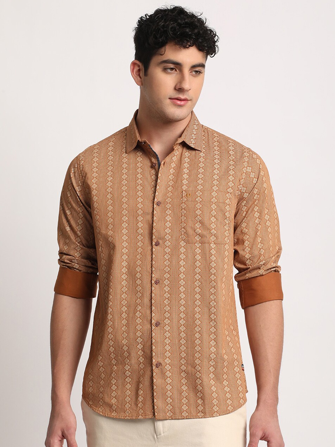 

URBARO Smart Geometric Printed Opaque Cotton Casual Shirt, Brown