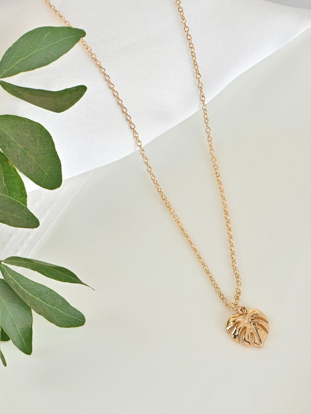 

ToniQ Gold-Plated Floral Pendants with Chains