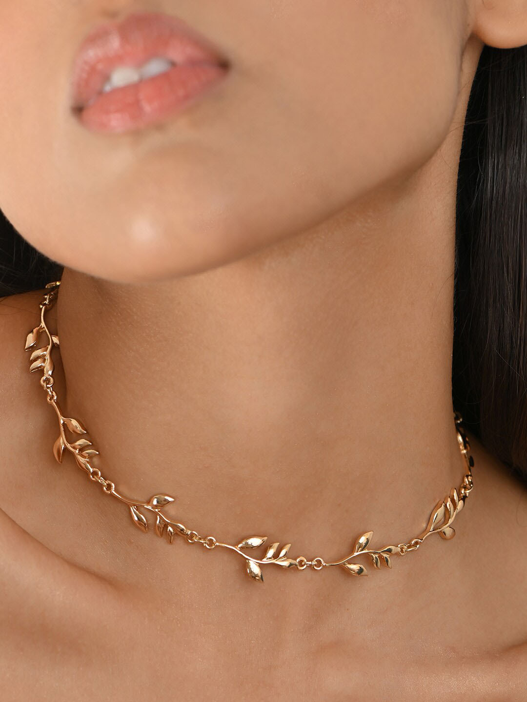 

ToniQ Gold-Plated Floral Leaf Shaped Necklace