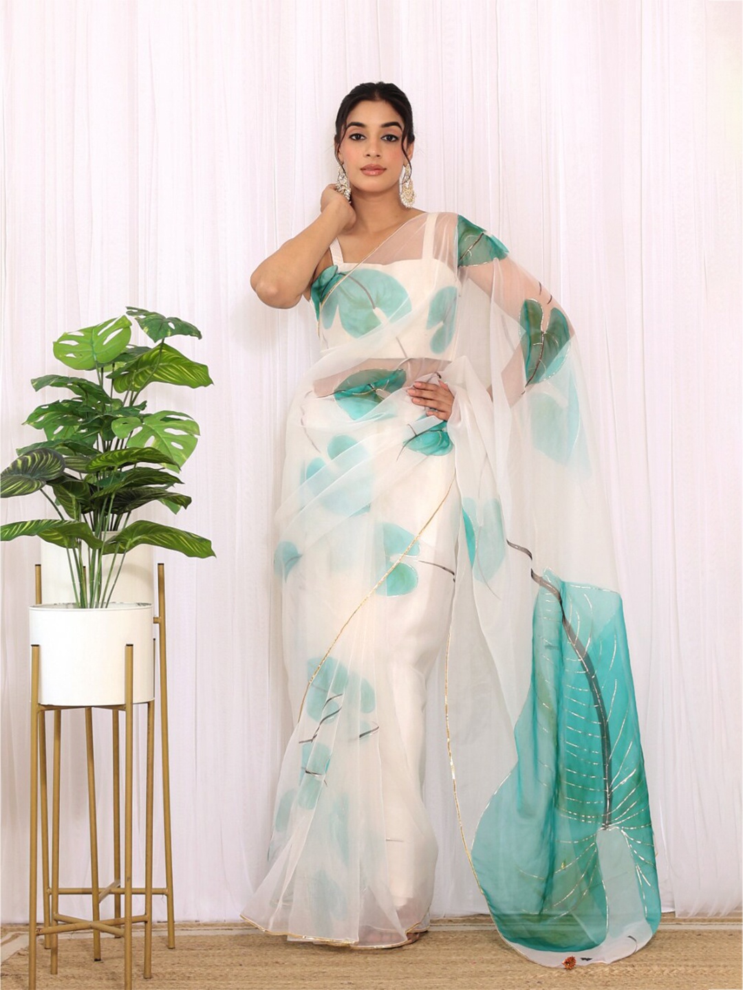 

LABEL KANUPRIYA Ethnic Motifs Organza Saree, White