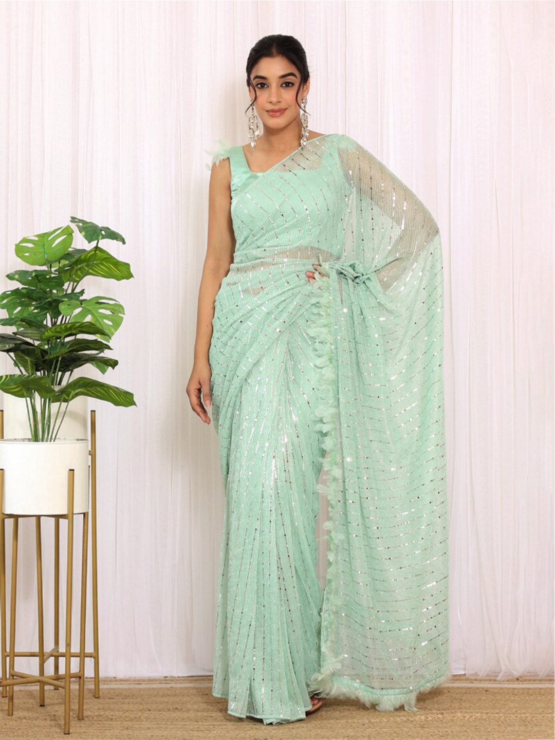 

LABEL KANUPRIYA Sequinned Lace Saree, Green