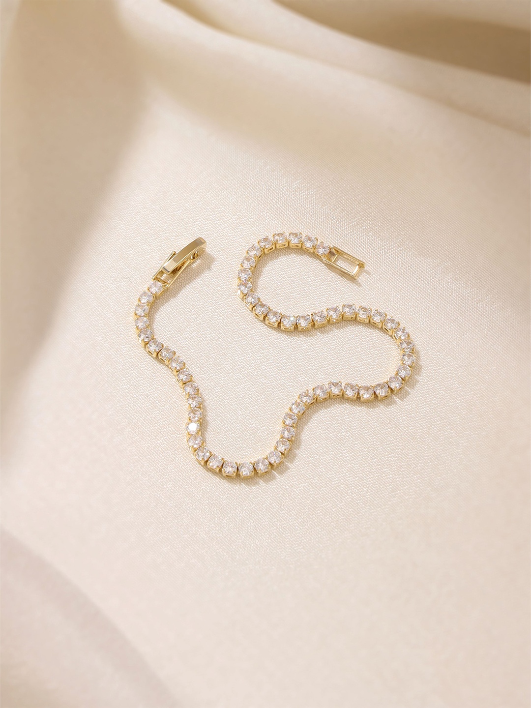 

Mitali Jain Women Brass Gold-Plated Link Bracelet