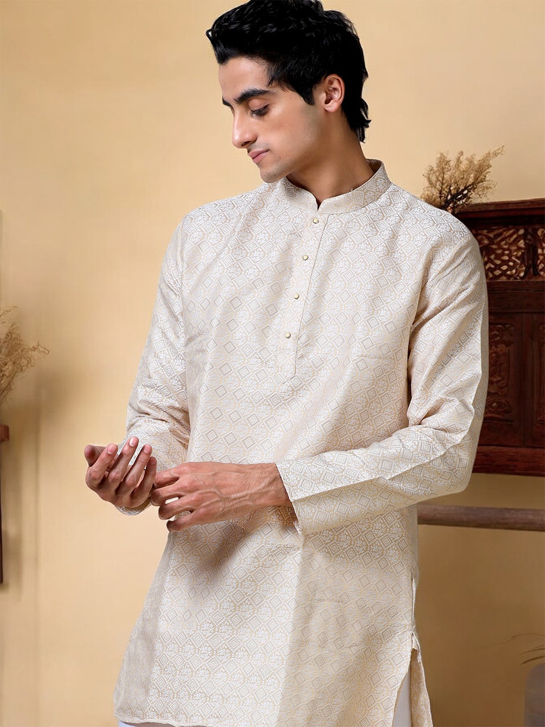 

TATTVA Ethnic Motifs Woven Design Mandarin Collar Straight Kurta, Cream