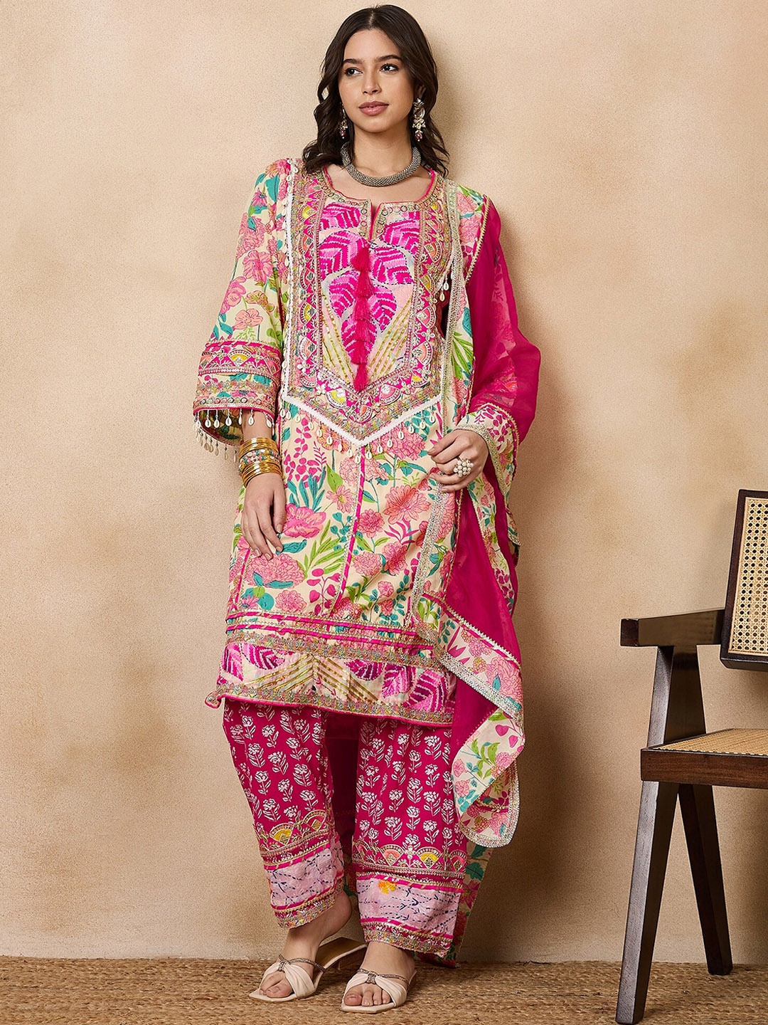 

KAVINDI Women Floral Printed Regular Thread Work Pure Cotton Kurta with Palazzos & With Dupatta, Cream