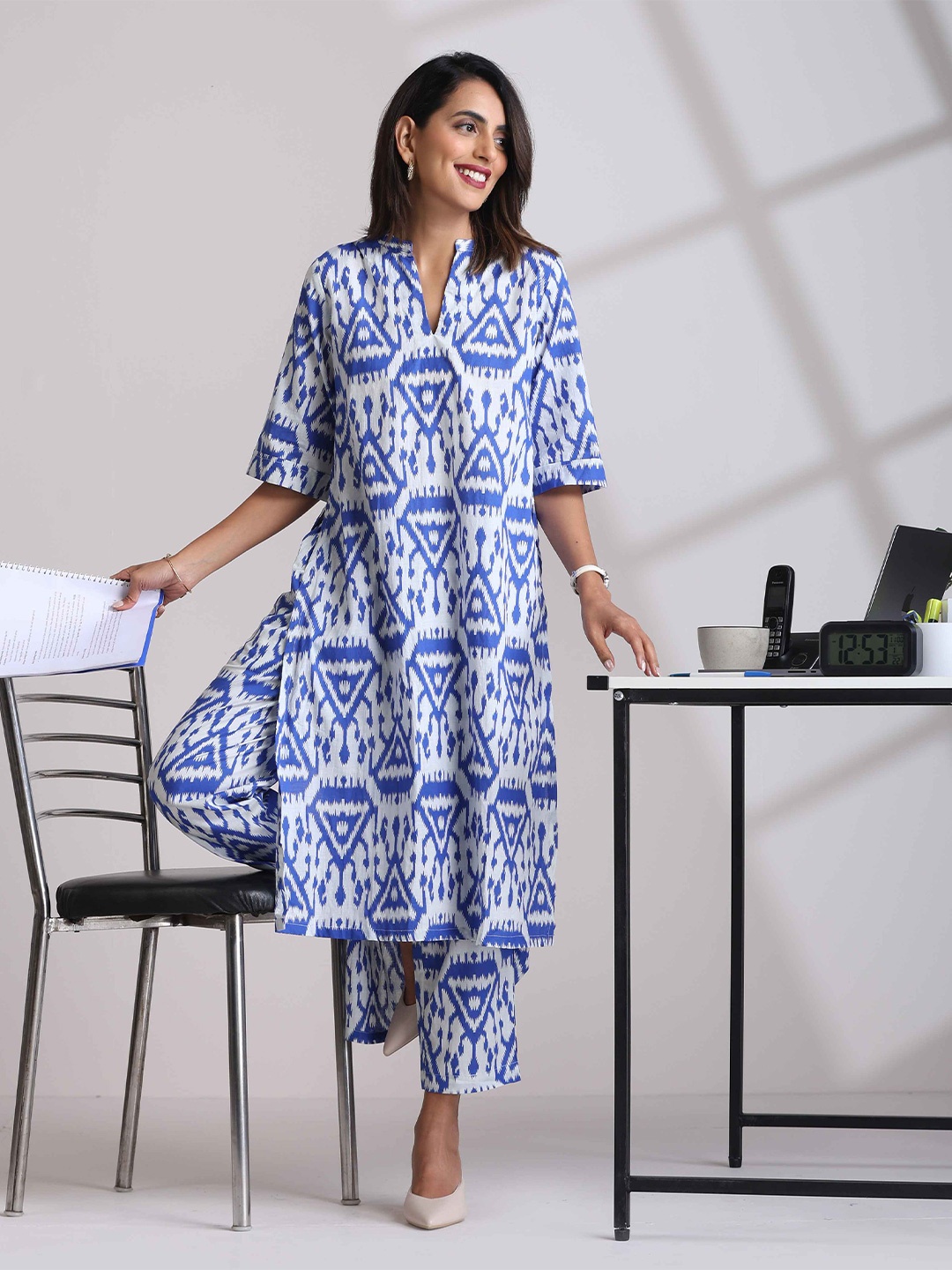 

trueBrowns Women Ethnic Motifs Printed Regular Pure Cotton Kurta with Trousers, Blue