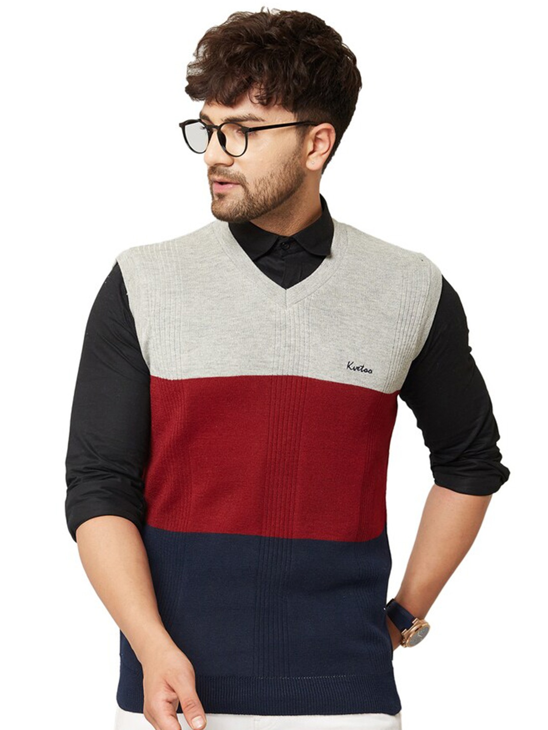 

KVETOO Men Colourblocked Sweater Vest, Black