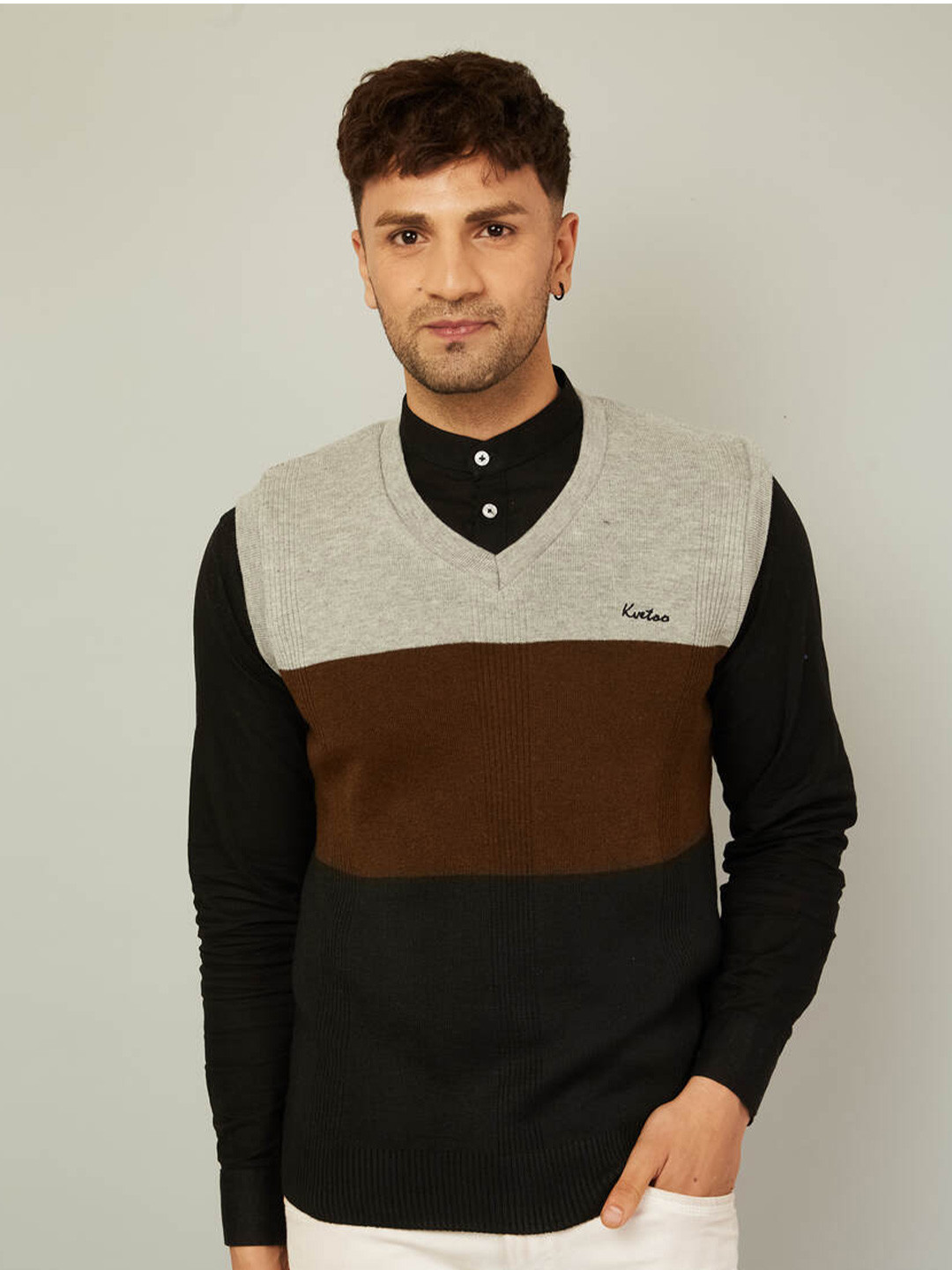 

KVETOO Men Colourblocked Sweater Vest, Red