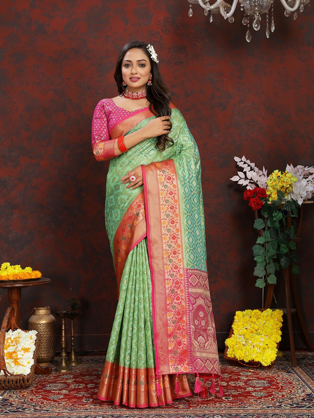 

V3 FASHION STUDIO Woven Design Zari Organza Banarasi Saree, Green