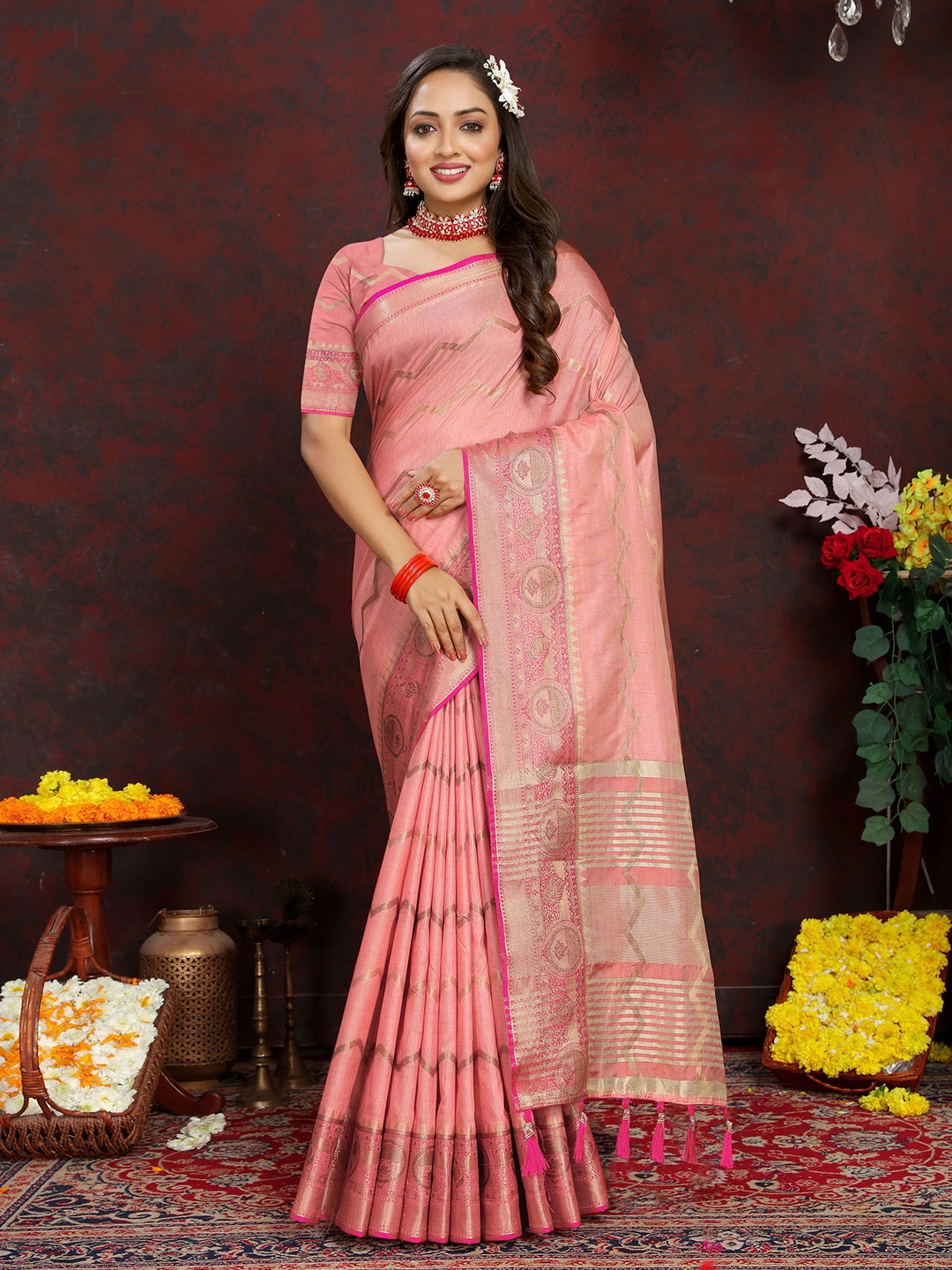 

V3 FASHION STUDIO Geometric Woven Design Zari Silk Cotton Banarasi Saree, Peach