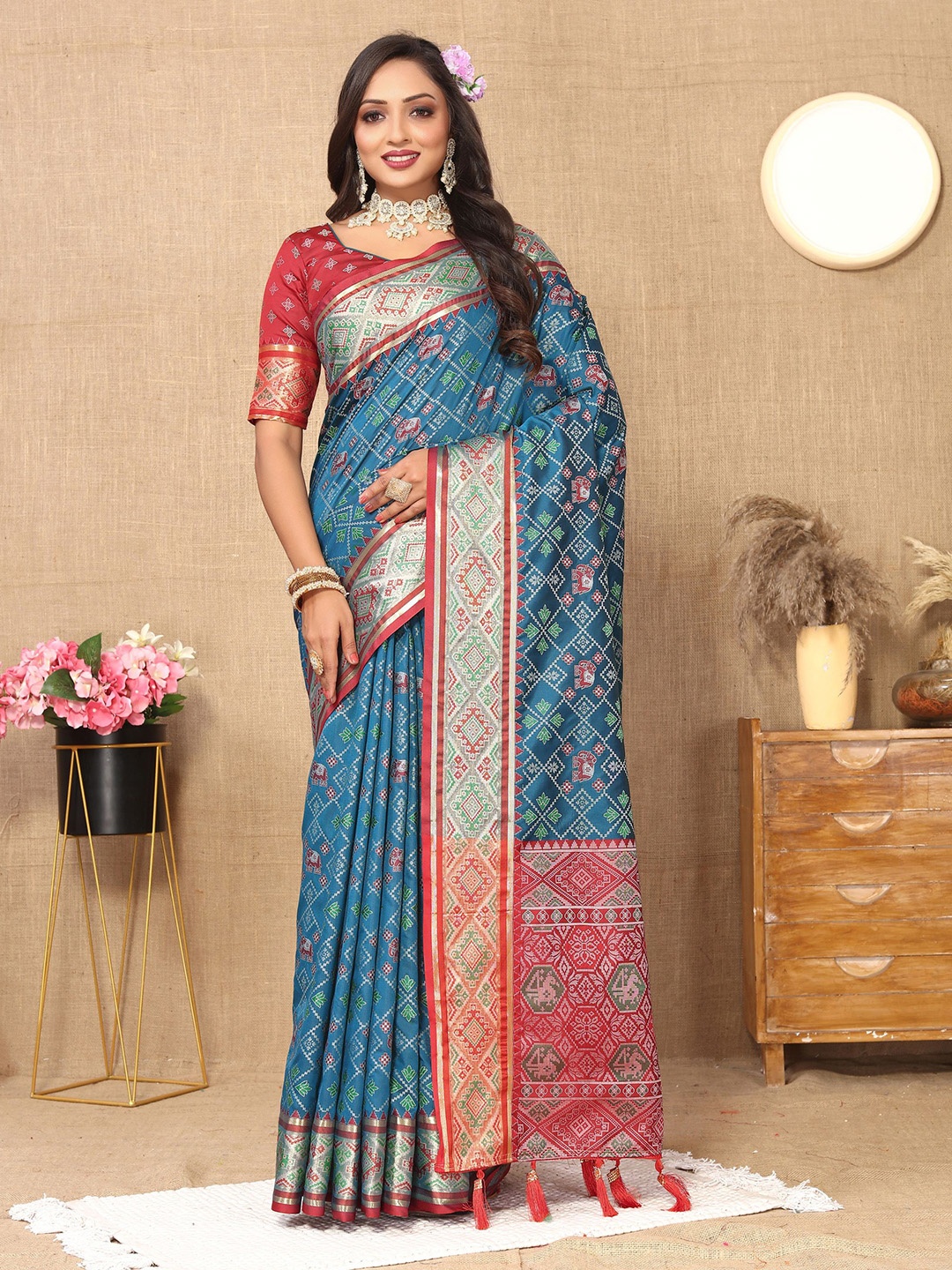 

V3 FASHION STUDIO Woven Design Zari Pure Silk Patola Saree, Navy blue